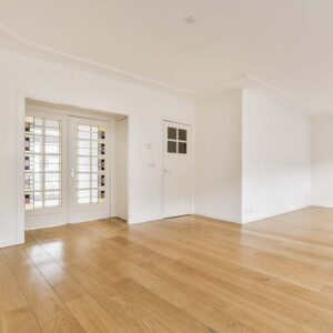 room-with-door-and-parquet-floor-Y5AG26L.jpg